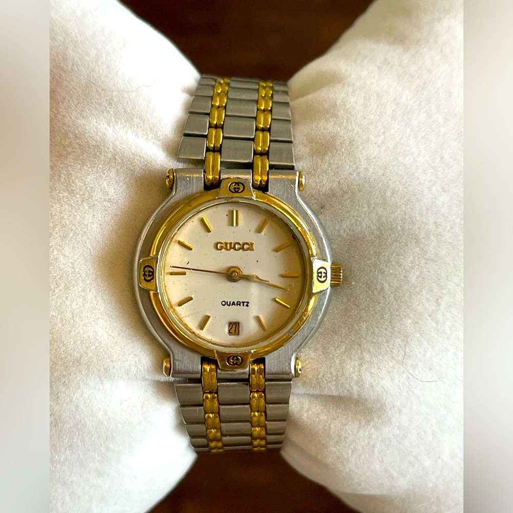 GUCCI 9000L white dial iconic ladies watch